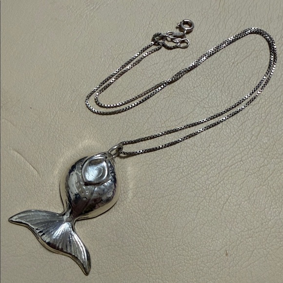 Beautiful Sterling Silver 925 Fish Pendant Necklace chain size 16’ - Picture 14 of 17